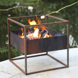 Feuerschale, Feuerstelle viereckig aus rostigem Stahl, 50 cm